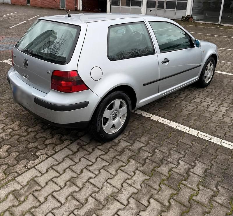 Gebraucht VW Golf IV 105 PS (77 kW) 2000 Silber Kleinwagen