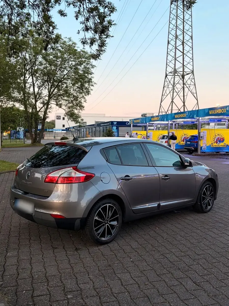 Gebraucht Renault Mégane III Bose Edition 130 PS (95 kW) 2013 Grau Kleinwagen