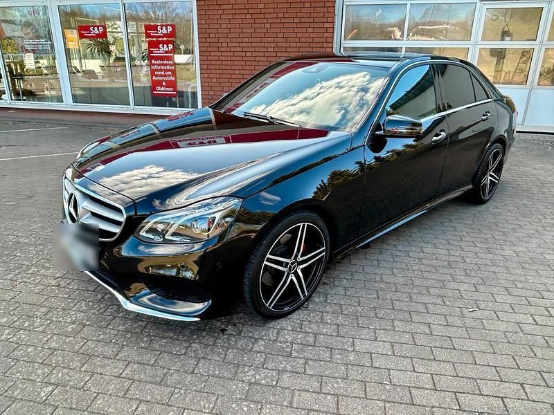 Schwarz Gebraucht 2014 Mercedes E250 AMG line Limousine | 19.990 € (Fairer Preis) - Bild 1/4