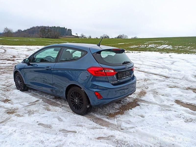Gebraucht Ford Fiesta Trend 101 PS (74 kW) 2018 Blau Kleinwagen