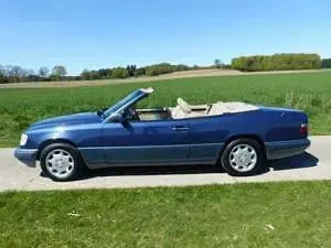 Usata Mercedes E220 150 CV (110 kW) 1994 Blu Cabrio