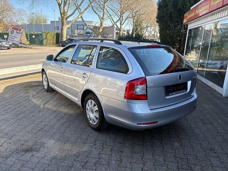 Gebraucht Skoda Octavia Ambiente 105 PS (77 kW) 2011 Silber Kombi