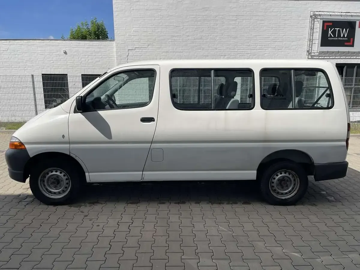 Gebraucht Toyota HiAce 75 PS (55 kW) 2001 Weiß Van / Kleinbus