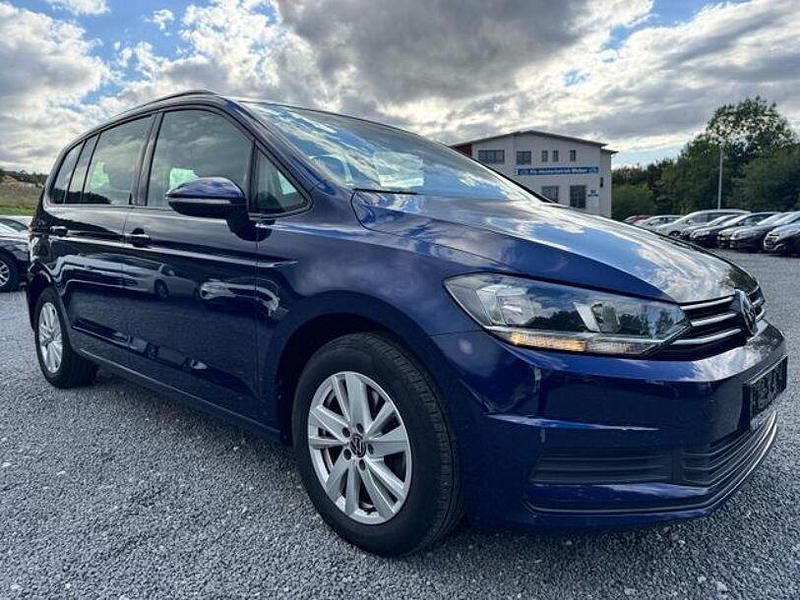 Blau Gebraucht 2021 VW Touran Comfortline Van / Kleinbus | 21.890 € (Guter Preis) - Bild 1/4
