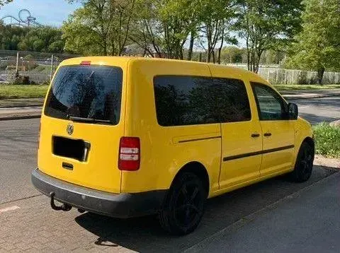Second-hand VW Caddy Maxi 102 CP (75 kW) 2014 Galben Monovolum