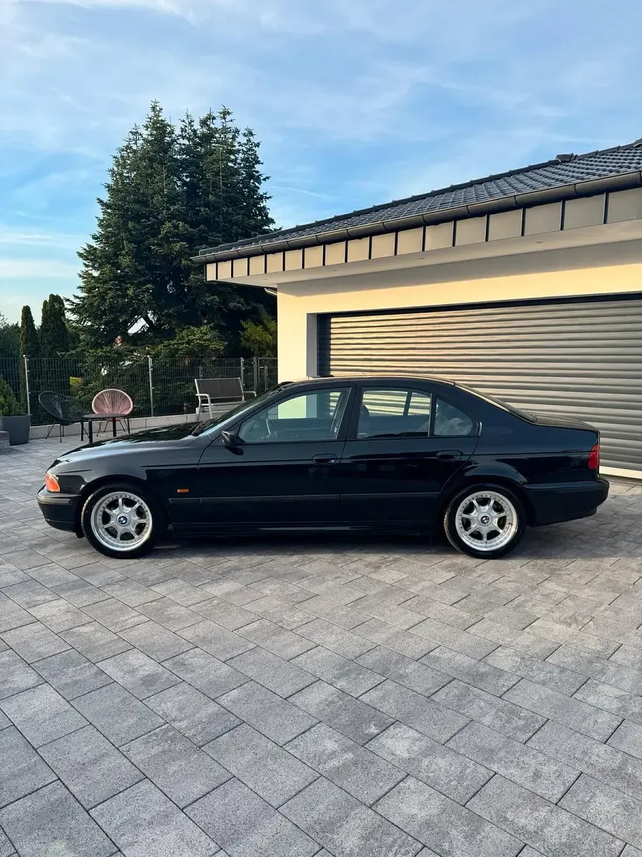 Gebraucht BMW 523 M Sport 170 PS (125 kW) 1997 Schwarz Limousine