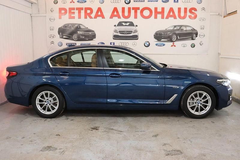 Gebraucht BMW 520 Performance 163 PS (119 kW) 2022 Blau Limousine