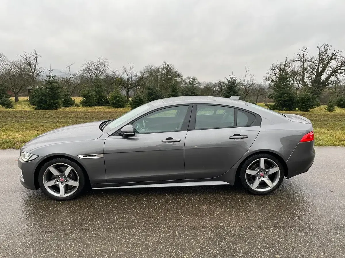Gebraucht Jaguar XE 179 PS (131 kW) 2017 Grau Limousine