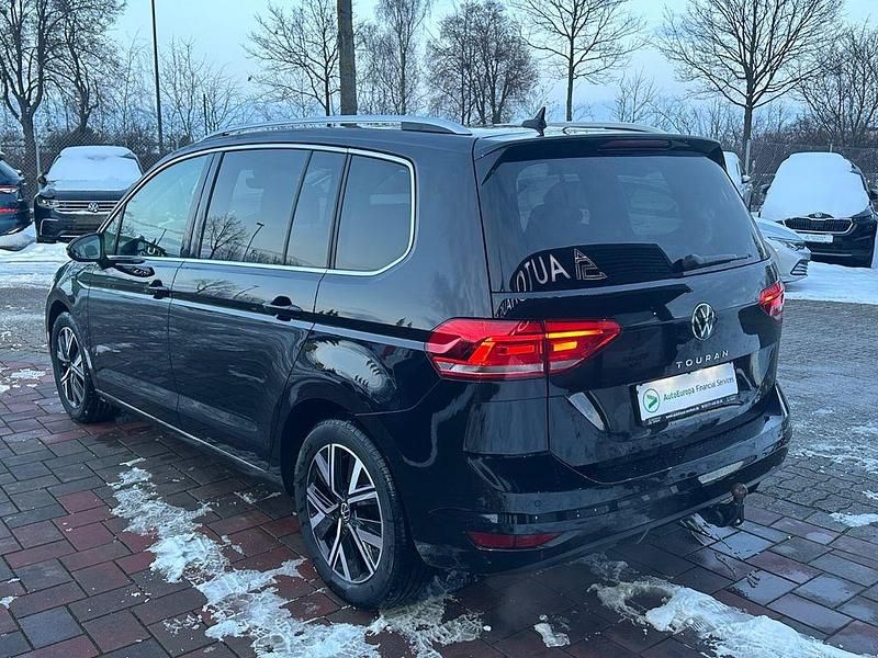 Gebraucht VW Touran Highline 150 PS (110 kW) 2022 Schwarz Van / Kleinbus