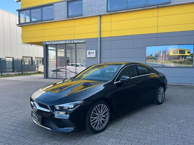 Schwarz Gebraucht 2020 Mercedes CLA200 Limousine | 28.990 € (Fairer Preis) - Bild 1/4