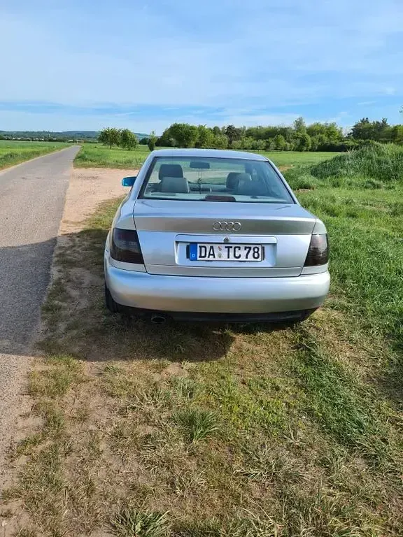 Gebraucht Audi A4 125 PS (91 kW) 1997 Silber Limousine