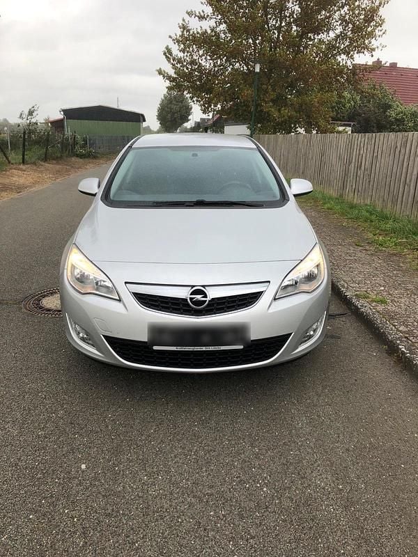 Silber Gebraucht 2011 Opel Astra Limousine | 3.000 € (Guter Preis) - Bild 1/4