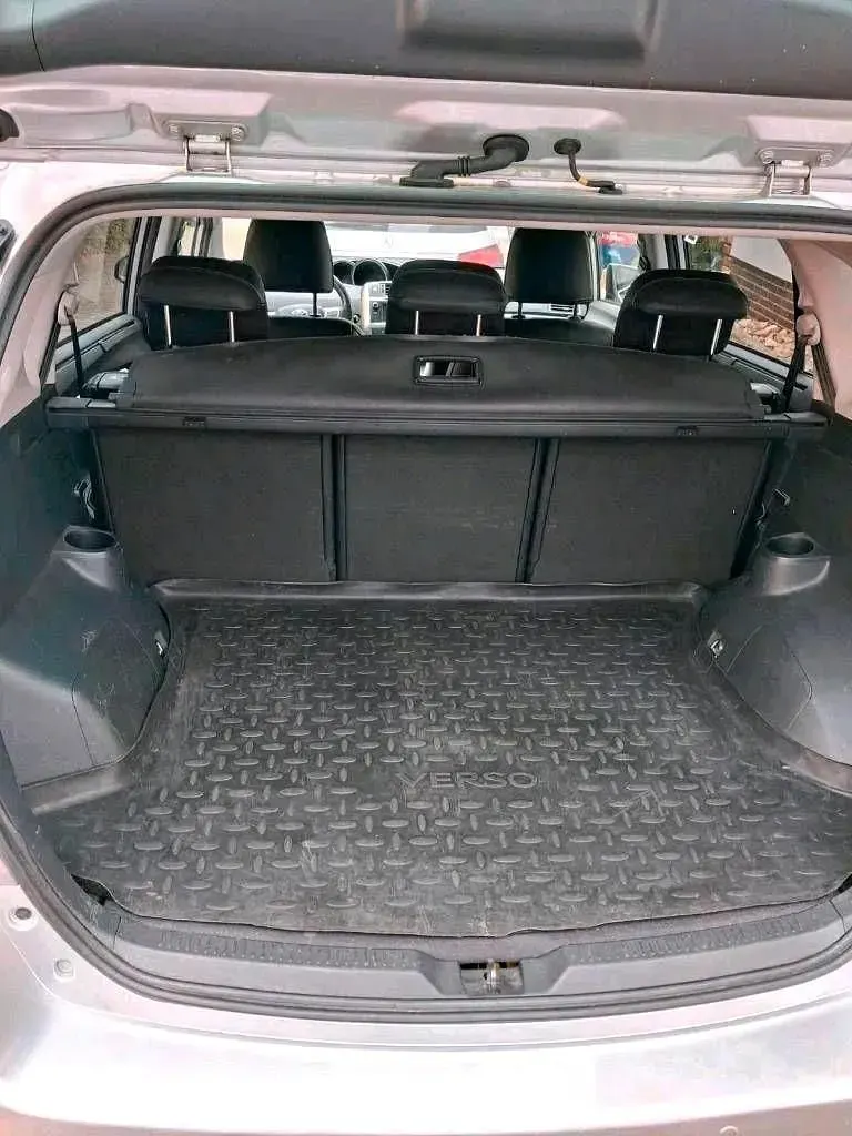 Gebraucht Toyota Verso Executive 124 PS (91 kW) 2013 Silber Van / Kleinbus
