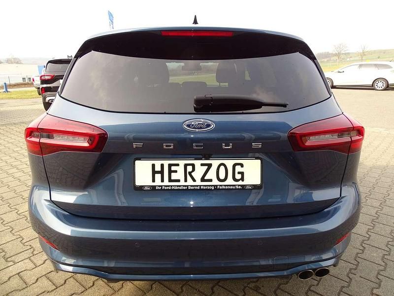 Gebraucht Ford Focus ST-Line X 125 PS (91 kW) 2023 Chromablau metallic Kombi