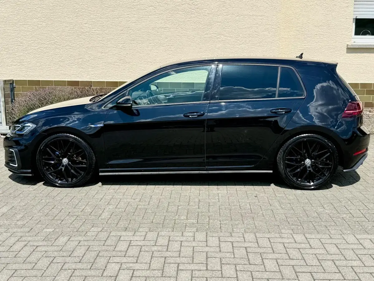 Gebraucht VW Golf VII GTE 150 PS (110 kW) 2020 Schwarz Limousine