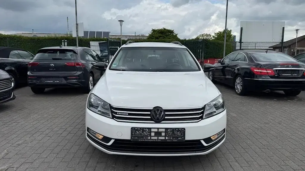 Gebraucht VW Passat Trendline 105 PS (77 kW) 2011 Candyweiß Kombi
