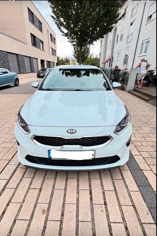 Weiß Gebraucht 2020 Kia Ceed Edition 7 Kleinwagen | 11.500 € (Fairer Preis) - Bild 1/4