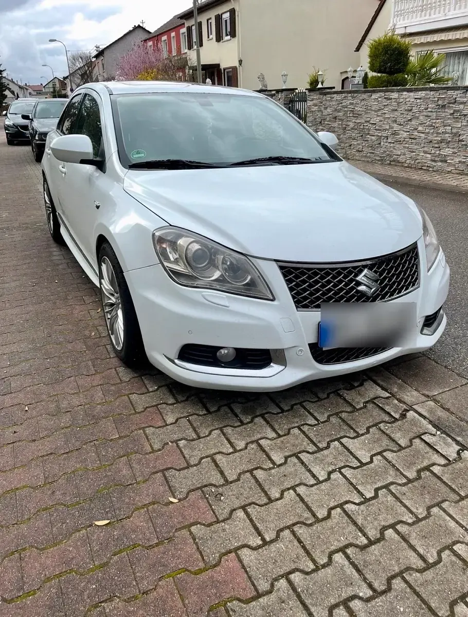 Gebraucht Suzuki Kizashi 179 PS (131 kW) 2011 Weiß Limousine