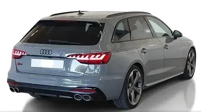 Gebraucht Audi S4 Sport 341 PS (250 kW) 2023 Individuallackierungen audi ex Kombi