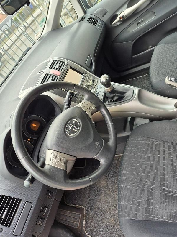 Gebraucht Toyota Auris 124 PS (91 kW) 2007 Blau Kleinwagen