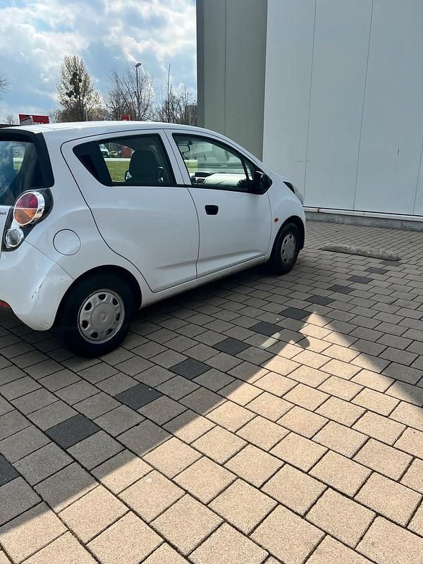 Gebraucht Chevrolet Spark 69 PS (50 kW) 2011 Weiß Kleinwagen