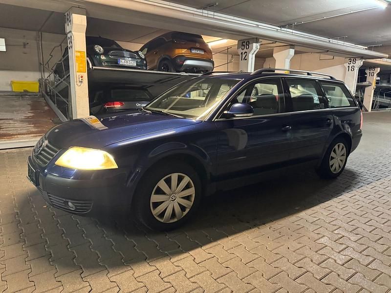 Blau Gebraucht 2005 VW Passat Kombi | 950 € (Superpreis) - Bild 1/4