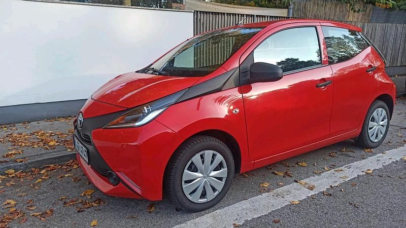 Rot Gebraucht 2016 Toyota Aygo Kleinwagen | 7.500 € (Guter Preis) - Bild 1/4