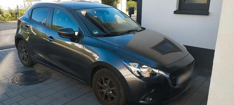 Grau Gebraucht 2018 Mazda 2 Signature Kleinwagen | 11.200 € (Fairer Preis) - Bild 1/4
