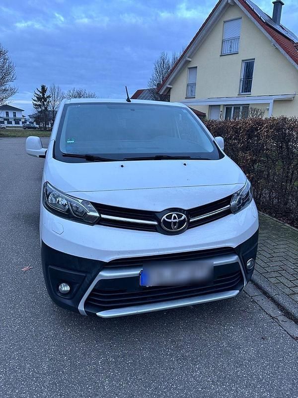 Weiß Gebraucht 2016 Toyota Proace Van / Kleinbus | 7.500 € (Fairer Preis) - Bild 1/4