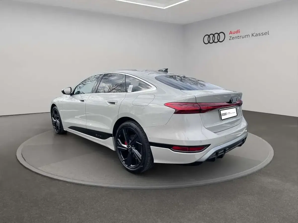 Gebraucht Audi A6 e-tron Sport 210 kW (286 PS) 2025 Beige SUV