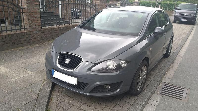 Grau Gebraucht 2010 Seat Leon Sport Limousine | 2.999 € (Guter Preis) - Bild 1/4