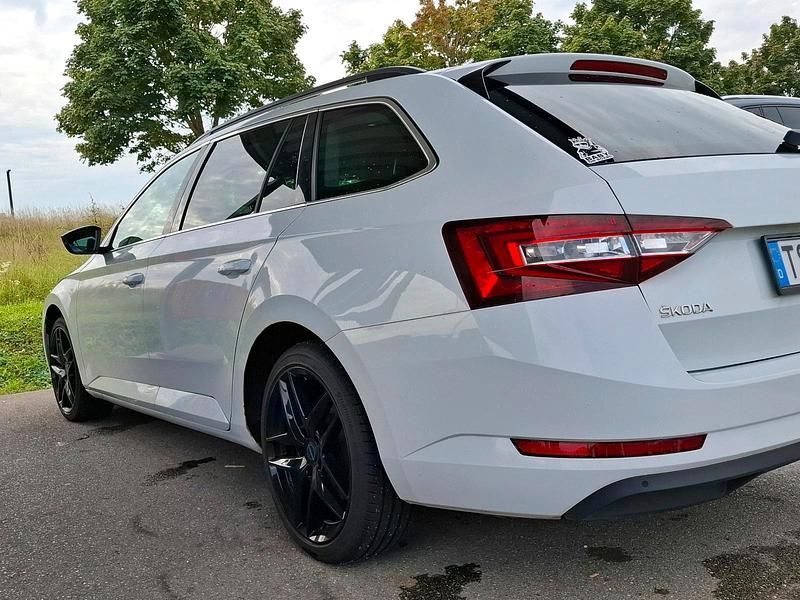 Gebraucht Skoda Superb 190 PS (139 kW) 2015 Weiß Kombi