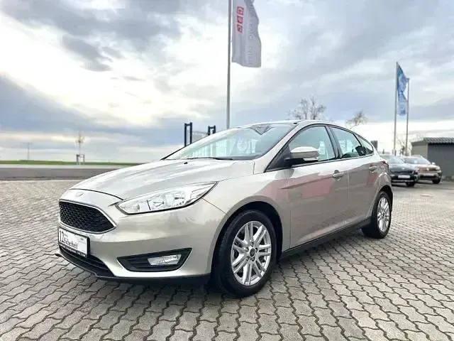 Używany Ford Focus Cool & Connect 150 KM (110 kW) 2018 Srebrny Sedan/Limuzyna