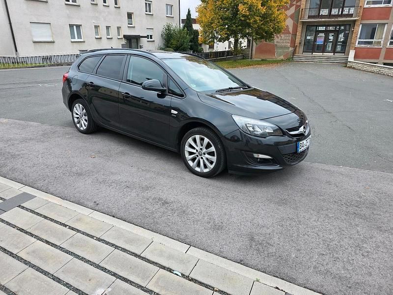 Gebraucht Opel Astra 131 PS (96 kW) 2013 Schwarz Kombi