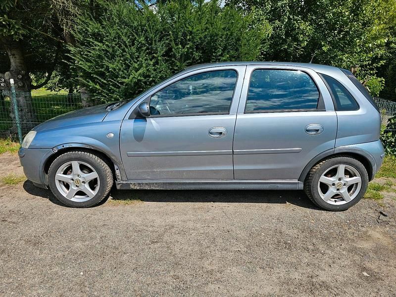 Silber Gebraucht 2005 Opel Corsa Edition Kleinwagen | 400 € - Bild 1/4