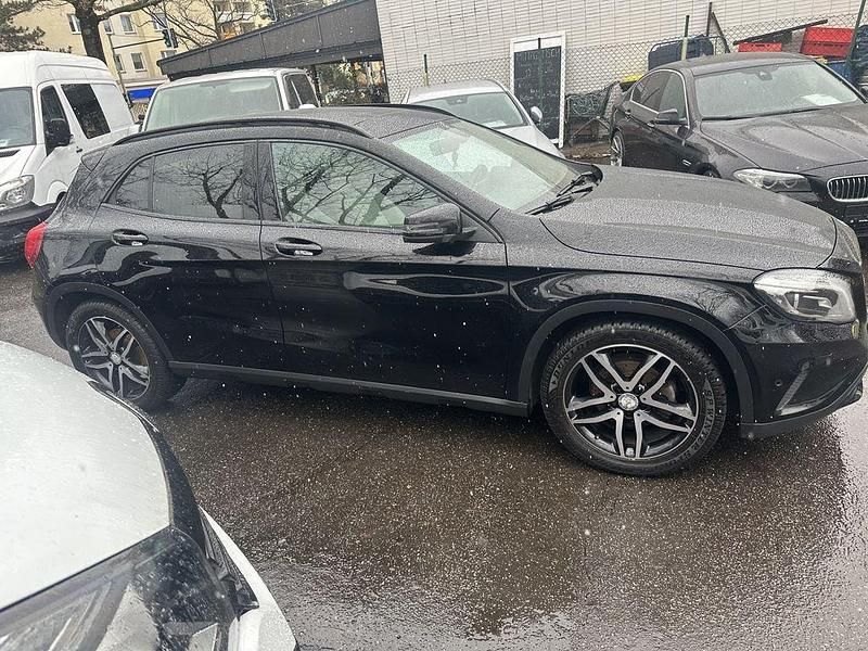 Gebraucht Mercedes GLA200 156 PS (114 kW) 2014 Schwarz SUV