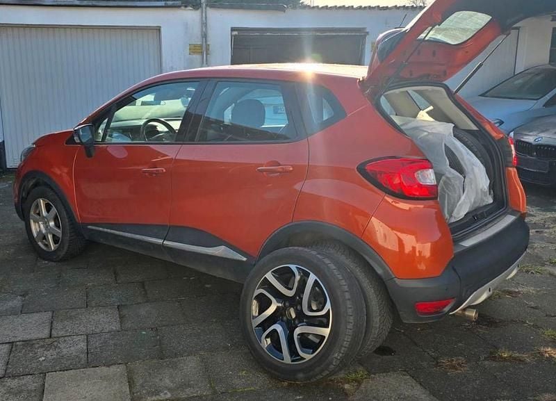 Rot Gebraucht 2016 Renault Captur Intens SUV | 7.999 € (Fairer Preis) - Bild 1/4