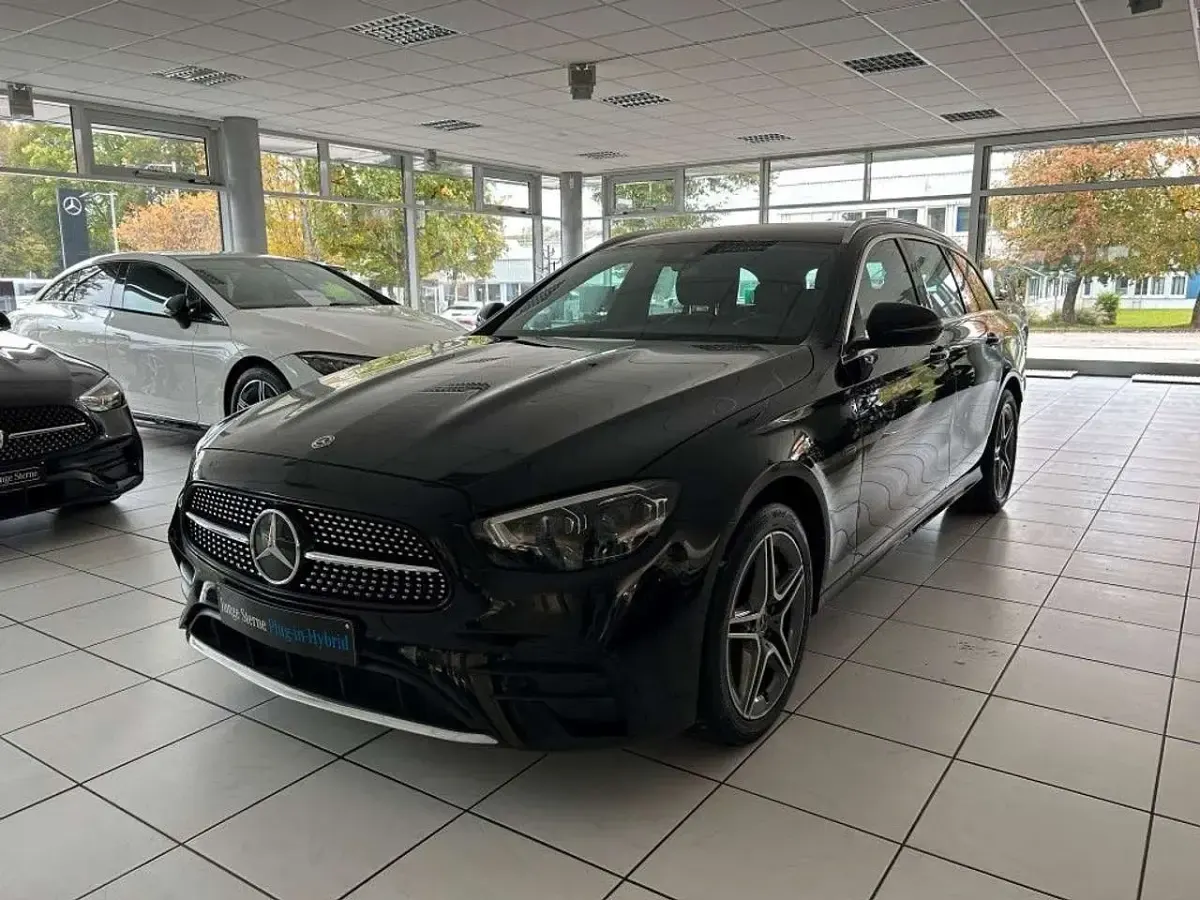 Second-hand Mercedes E300 AMG line 194 CP (142 kW) 2020 Negru Berlinǎ