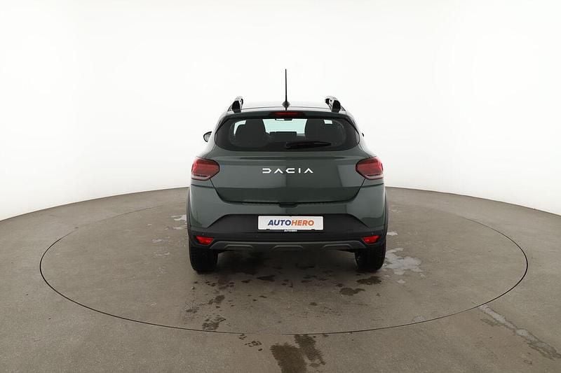 Gebraucht Dacia Sandero Expression 91 PS (66 kW) 2023 Grün Kleinwagen