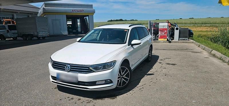 Weiß Gebraucht 2017 VW Passat Kombi | 10.000 € (Fairer Preis) - Bild 1/4