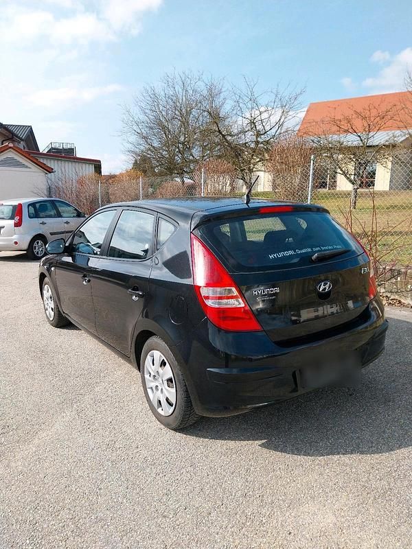 Gebraucht Hyundai i30 105 PS (77 kW) 2009 Schwarz Limousine