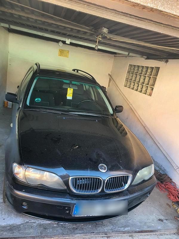 Schwarz Gebraucht 2002 BMW 318 Limousine | 1.400 € - Bild 1/4