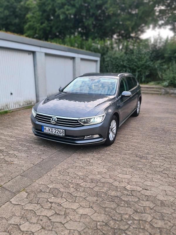 Grau Gebraucht 2017 VW Passat Kombi | 14.100 € (Guter Preis) - Bild 1/4