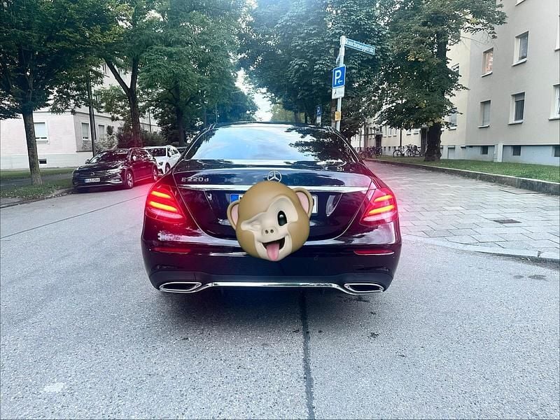 Gebraucht Mercedes E220 AMG 194 PS (142 kW) 2019 Schwarz Limousine