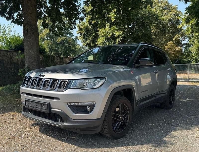Grau Gebraucht 2017 Jeep Compass Longitude SUV | 10.999 € (Fairer Preis) - Bild 1/4
