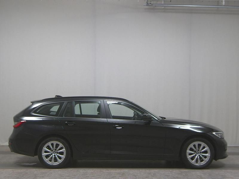 Schwarz Gebraucht 2020 BMW 320 Advantage Kombi | 19.980 € (Guter Preis) - Bild 1/4
