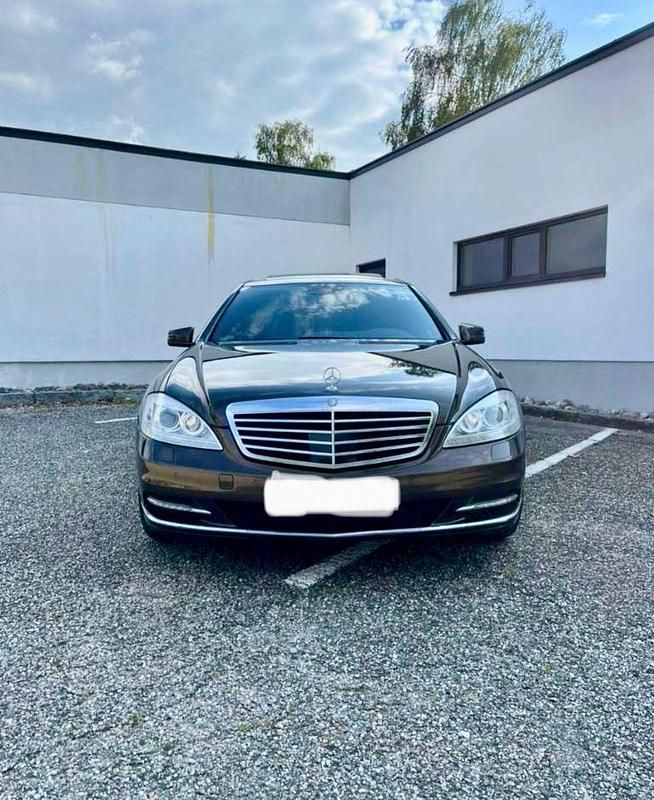 Gebraucht Mercedes S500 387 PS (284 kW) 2010 Braun Limousine