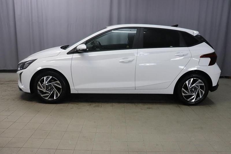 Gebraucht Hyundai i20 101 PS (74 kW) 2023 Atlas white Kleinwagen