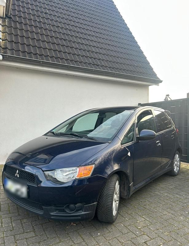 Gebraucht Mitsubishi Colt 95 PS (69 kW) 2011 Blau Kleinwagen