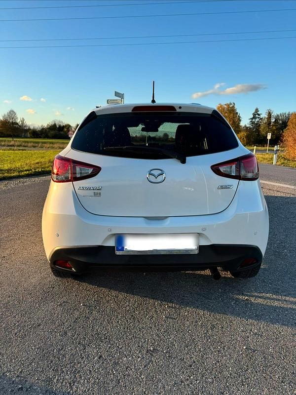 Gebraucht Mazda 2 90 PS (66 kW) 2015 Weiß Kleinwagen
